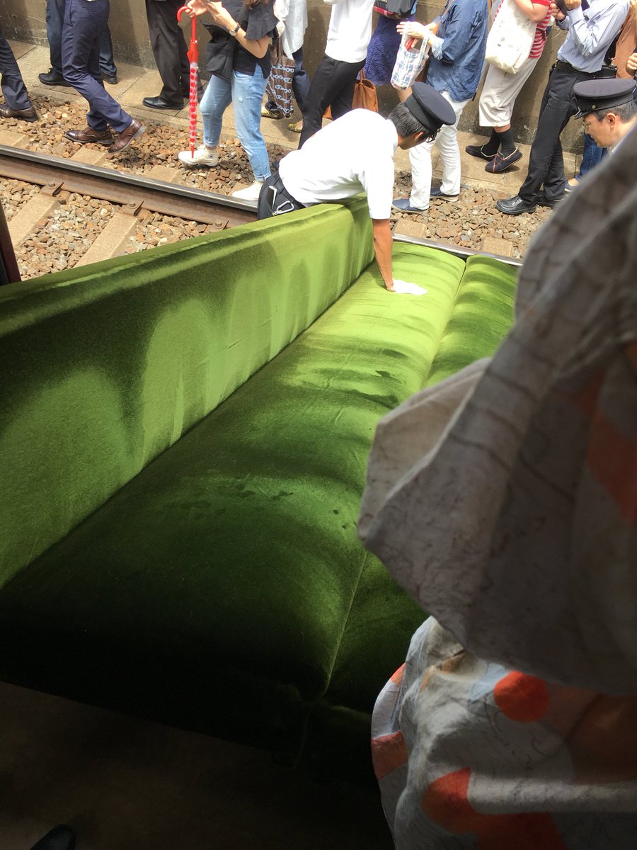 Asuferu 電車から降りるために阪急電車椅子を剥がして道を作成