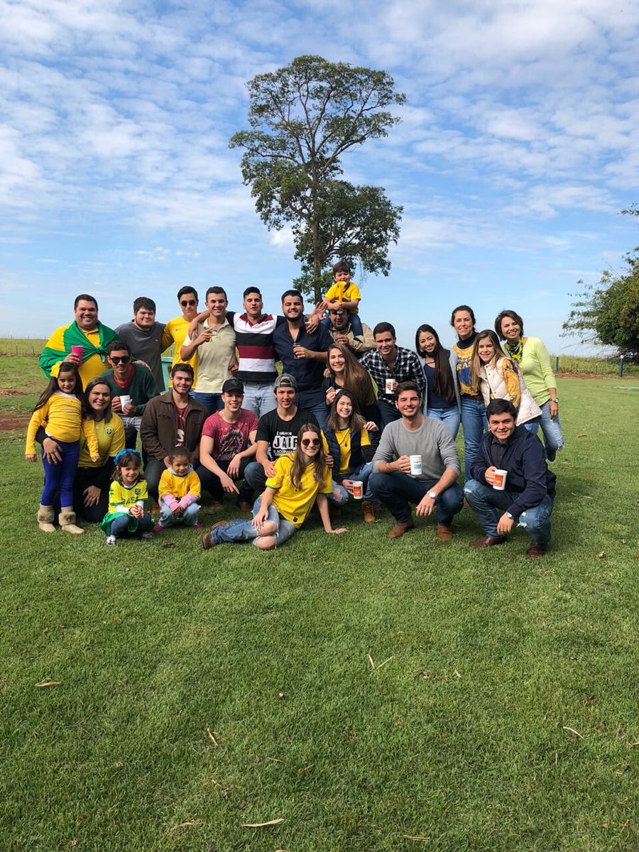 MarceeelJR's tweet photo. Nada a declarar, apenas a agradecer a vocês! São mais que amigos, pra mim, são minha família 🌾❤️ #AgroJhonnins https://t.co/gTzPD3Pi09