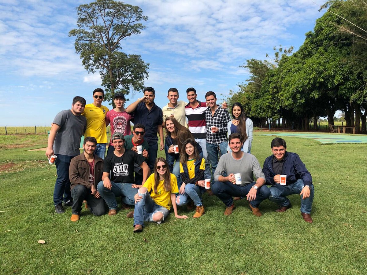 MarceeelJR's tweet photo. Nada a declarar, apenas a agradecer a vocês! São mais que amigos, pra mim, são minha família 🌾❤️ #AgroJhonnins https://t.co/gTzPD3Pi09