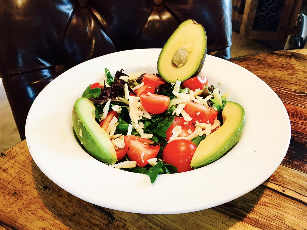 RandyBJohns's tweet photo. Check out this ground chicken burger 🍔 Bunless and full of flavor.  Topped with Havarti cheese from Denmark and served with a phyto-nutrient dense salad 🥗 and Avocado 🥑 Fresh sliced tomatoes 🍅, kalamata olives, and seasoned with Red Ono salt and EVOO + ACV! #KETObolicMethod https://t.co/1juq23iIyF