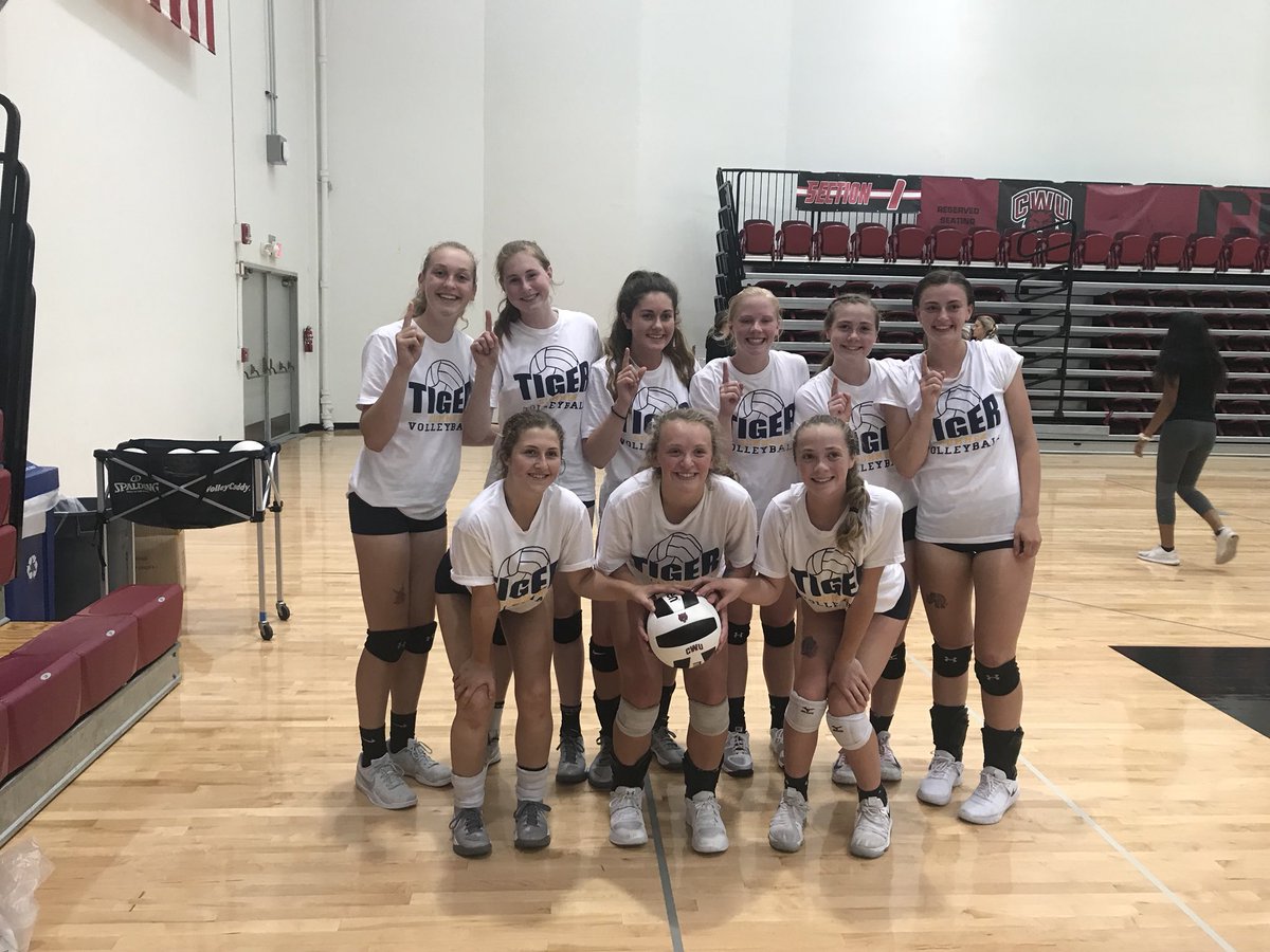 XeyeEgghead's tweet image. An eggciting finish to an eggcellent weekend! We left the other teams bEGGing for mercy #eggshausted 🏐🏆