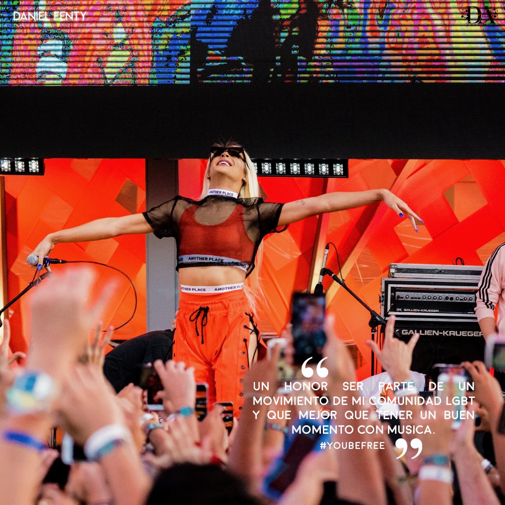 fentysxv's tweet photo. ┊{🏳️‍🌈} Hace unos minutos estuve en el escenario de #YouBeFree presentando mis últimos singles y volando pelucas como es de costumbre, la energía durante esta marcha fue absolutamente mágica, feliz mes a todos los que somos parte de este orgullo🙇🏼‍♂️ https://t.co/JbqF4RBTif