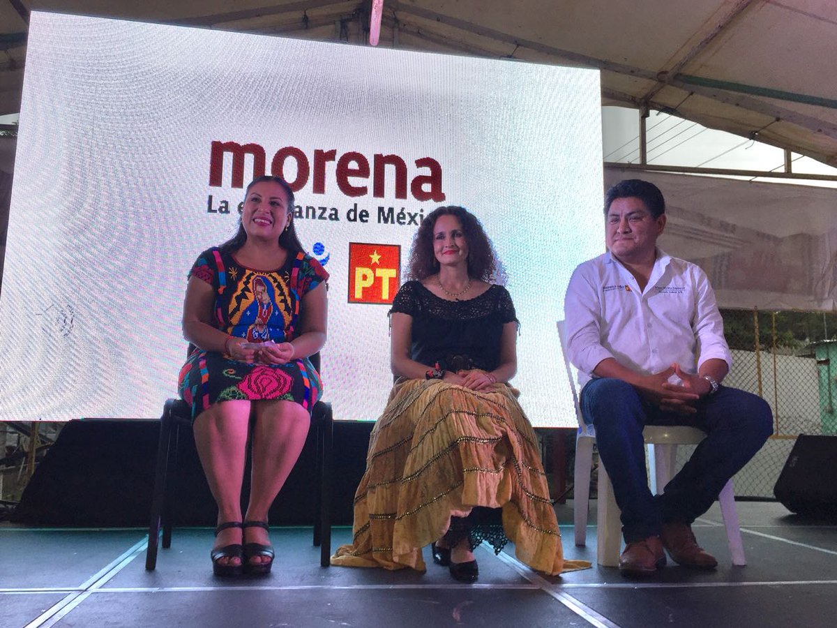 SusanaHarp's tweet photo. Estoy en San Juan Baustista Tuxtepec, acompaño a la candidata a la presidencia municipal @KarinaBaronO y al candidato a diputado federal @imolinae, es una noche de la alegría y esperanza. El triunfo está cerca. #ConEsperanzaHayFuturo #JuntosHaremosHistoria #NuestraVozAlSenado https://t.co/aPF0J7Kf3W