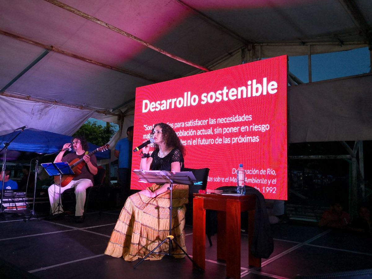 SusanaHarp's tweet photo. Estoy en San Juan Baustista Tuxtepec, acompaño a la candidata a la presidencia municipal @KarinaBaronO y al candidato a diputado federal @imolinae, es una noche de la alegría y esperanza. El triunfo está cerca. #ConEsperanzaHayFuturo #JuntosHaremosHistoria #NuestraVozAlSenado https://t.co/aPF0J7Kf3W