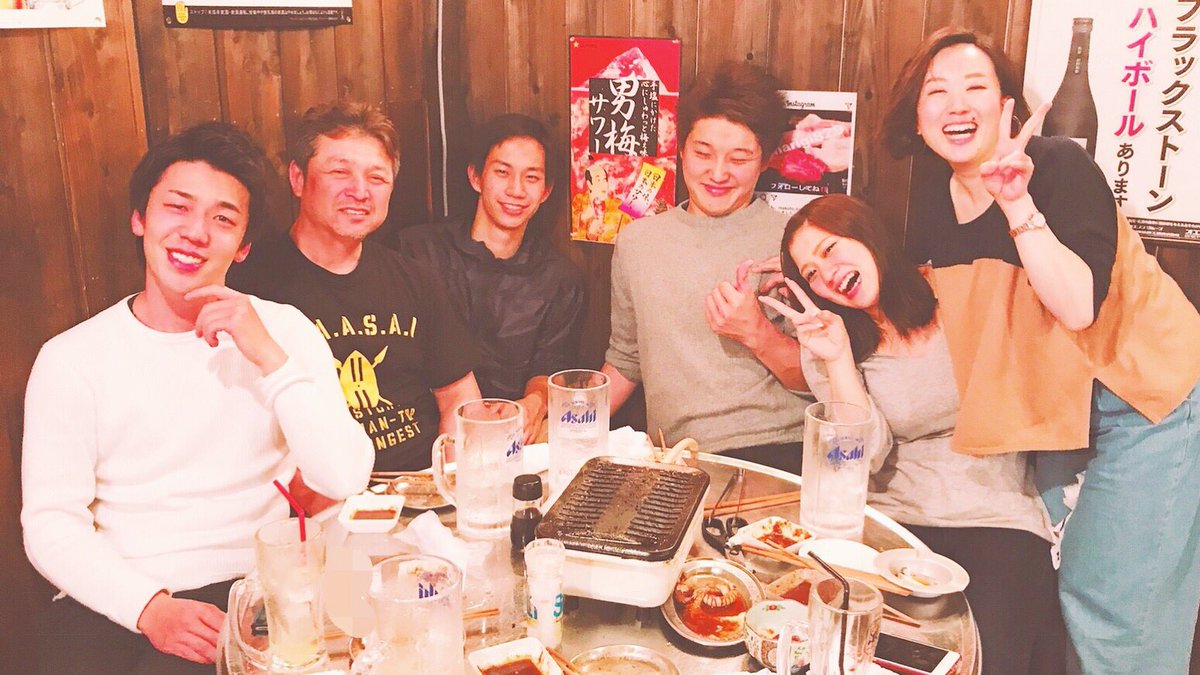 木杉 優介 On Twitter 4月に盛大な結婚式を挙げた貴志冬樹 五十嵐美緒 新婦父親としちゃん 友人代表よつぎっこ プランナー山田さん 司会わたくしによるプチ打ち上げ メンツ的にほぼ竿燈会飲みのようなもの 秋田市竿燈会 竿燈祭り 結婚式 幼馴染 友人