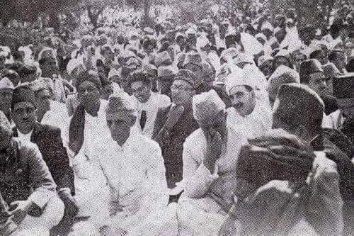Shahzaib93Ali's tweet photo. Pakistan's First Eid Was Celebrated On 18 August 1947;
Here Are Some Pics, Including Those Of The Quaid-E-Azam At The Eid Namaz In Karachi Pakistan...
#1stEid
#18August1947
#PakistanZindabad https://t.co/LeswIbW0I2