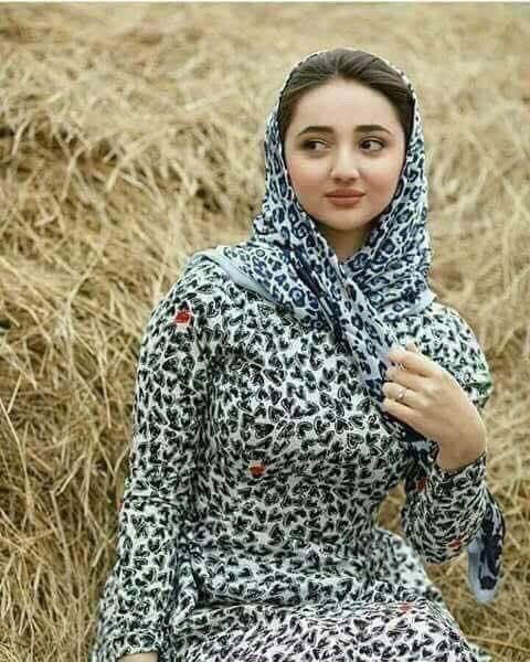 خرسه وتحب أنسان حب ماهو معقول
وكلمة أحبك موت مشتهيه أله أدگول..... 

شتسوي حتى أدگول هالكلمه بحساس
منكم جواب تريد هالخرسه ياناس

        جواااااب👇👇👇👇