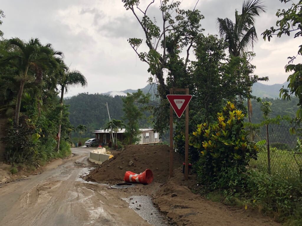 ReynaldoAlegria's tweet photo. A nueve meses del huracán María, muchos siguen olvidados, sin luz y sin accesos seguros. Aquí algunas imágenes tomadas en la Carretera 140 en Caonillas, Utuado #PeErre #LuzParaBenitoYCatin #78PueblosUnPais @yanira_belen @nsebazco @UtuadoEstaKbron https://t.co/tAOi1mHZ3D