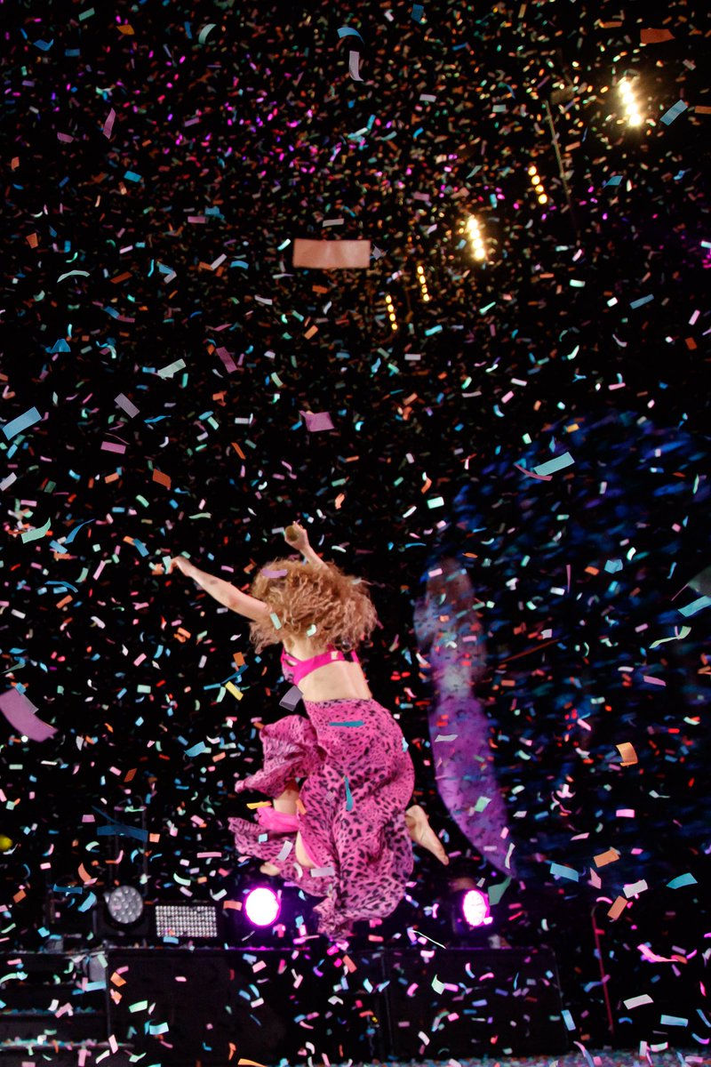 shakira's tweet photo. Thank you Munich! It felt so good to be back in Germany! See you soon! Muchas gracias Munich! Muy feliz de volver a estar con todos ustedes! Nos vemos pronto! Shak https://t.co/l3t7q5kCqH