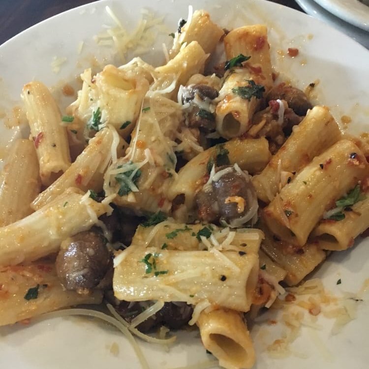 yelpgreenbay's tweet photo. Open up your Yelp app and order delivery from @Go2Grazies for your next meal!
📸 by Elizabeth G https://t.co/Kvj0S3wOKP