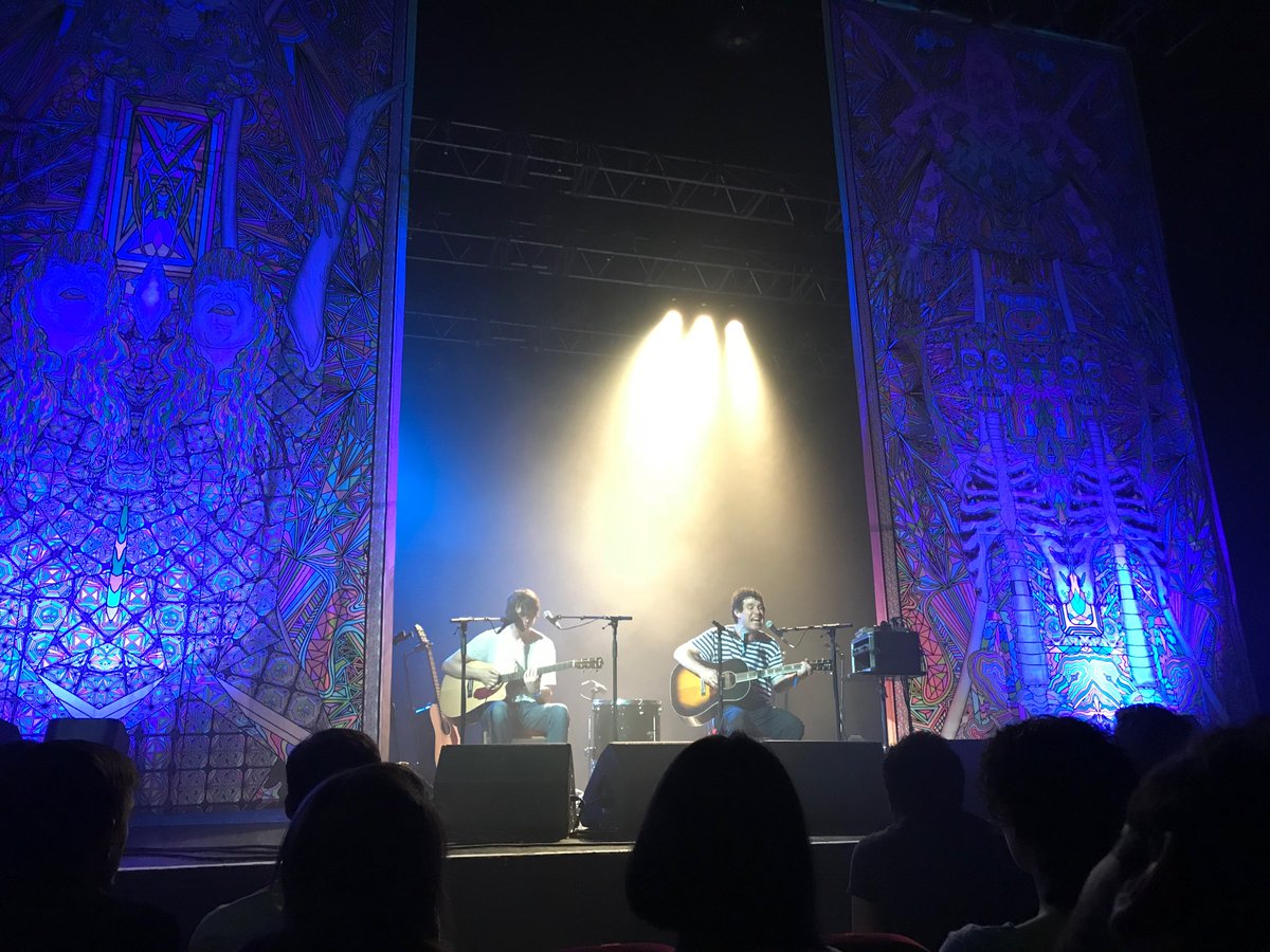 LucasBouyoux's tweet photo. Concert juste monstrueux d'Animal Collective... D'ailleurs j'étais à côté d'un couple super sympa, qui m'a fait écouter neckbone d'ECopeland, mais j'ai oublié de demander leurs noms! Donc si par hasard vous voyez ce tweet 😊 #trianon #animalcollective #ericcopeland #groundcontrol https://t.co/e5naO1AYkd