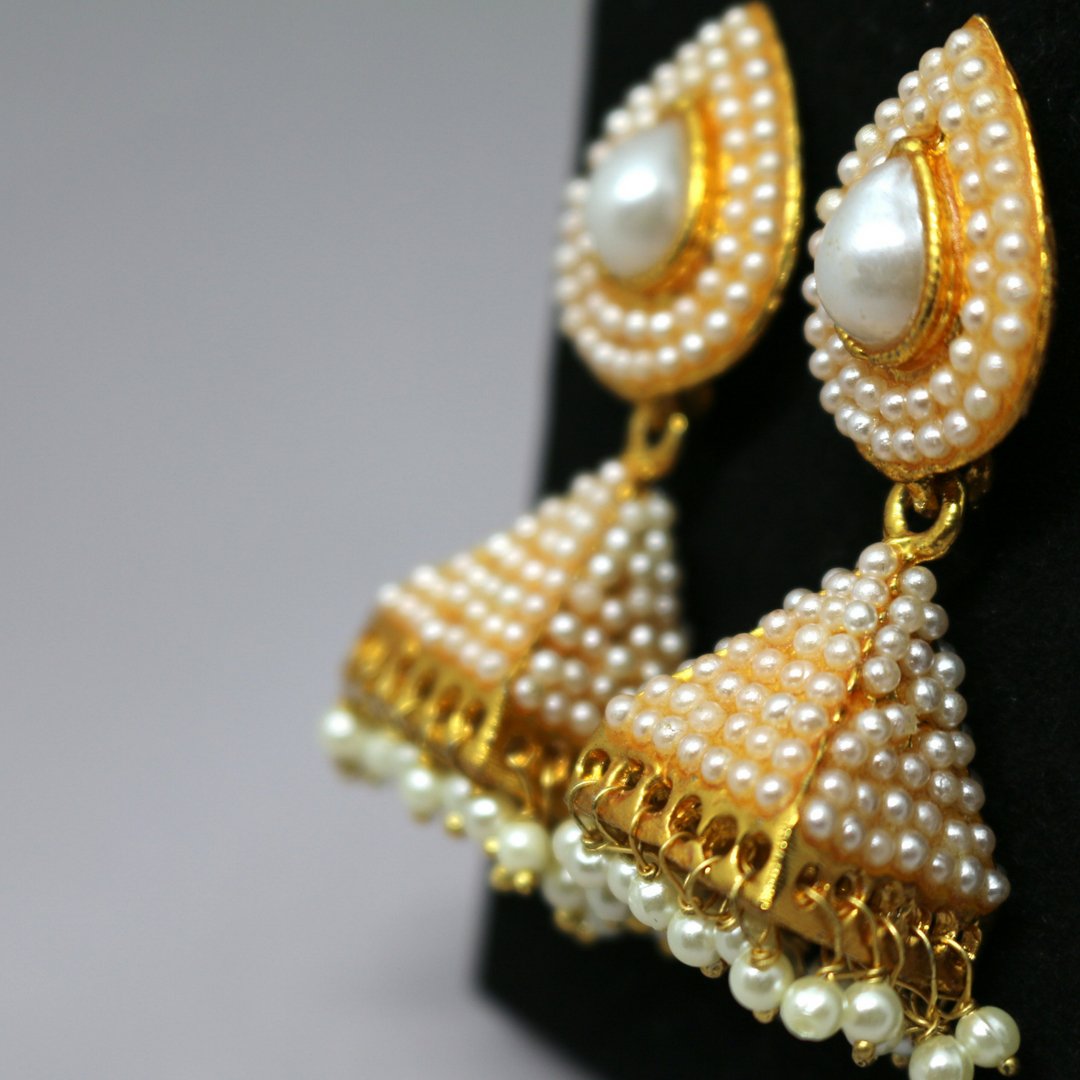 MeetArabia's tweet photo. We will be launching our online store soon. If you would like to receive a notification once we launch, please subscribe on our website or simply e-mail us on info@meetarabia.com and ask to be added to our subscribers list. #pearl #earrings #pearls #fashion #jewelry #accessories https://t.co/dw7s10PEvs