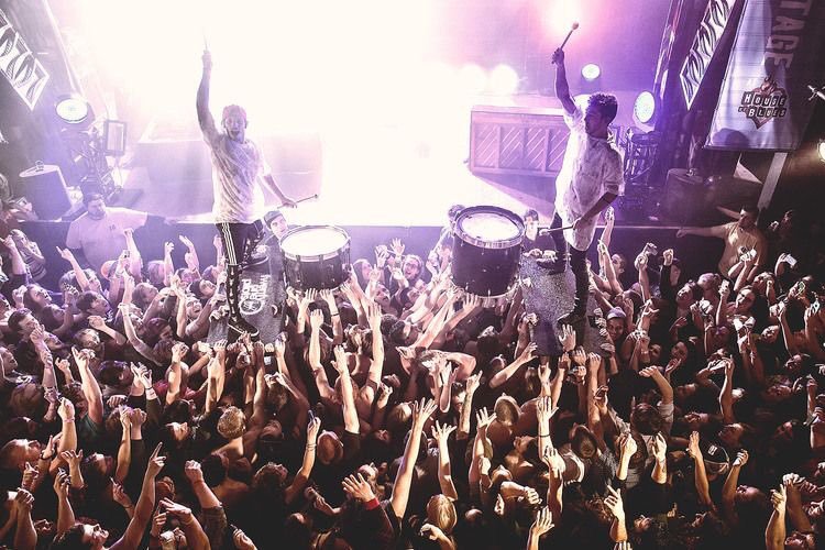 dema_prisoner's tweet photo. ¿Por qué son tan geniales?
#TeenChoice 
#ChoiceRockArtist 
@twentyonepilots 
#TwentyOnePilots https://t.co/zQNUsGOODV