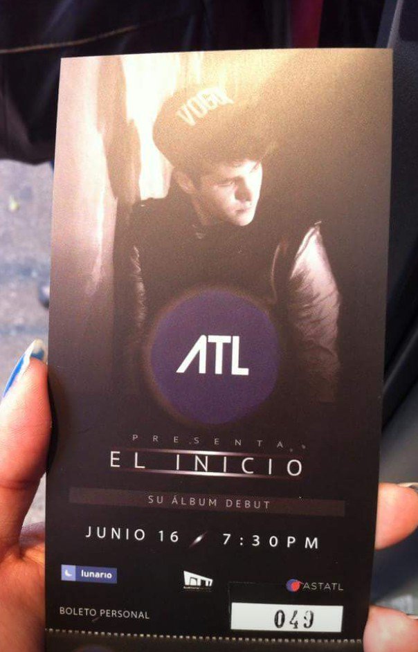 Gressmaslow's tweet photo. @atlgarza aparecieron en mis recuerdos de tu primera presentación en el lunario hace 3 años (el 16 de junio para ser exacta) no puedo creer como pasa el tiempo 😭😭😭😭💚💚💚💚 https://t.co/xjkRIbqv36