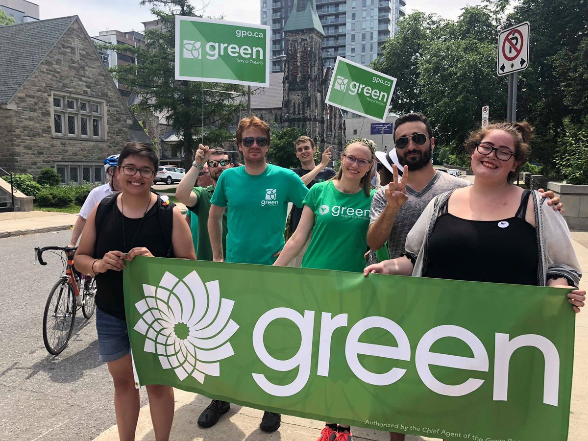 Happy National Aboriginal Day! Thank you @ottawa_nad for inviting Ottawa Greens to join the parade today. @Les4OS @andrew_tomayer @greenandrewwest @Lydia_Ilona @sabinemoller99 @stklietsch @OntarioGreens #NationalAboriginalDay #YouthEmpowerment #ottawaNADparade @CanadianGreens