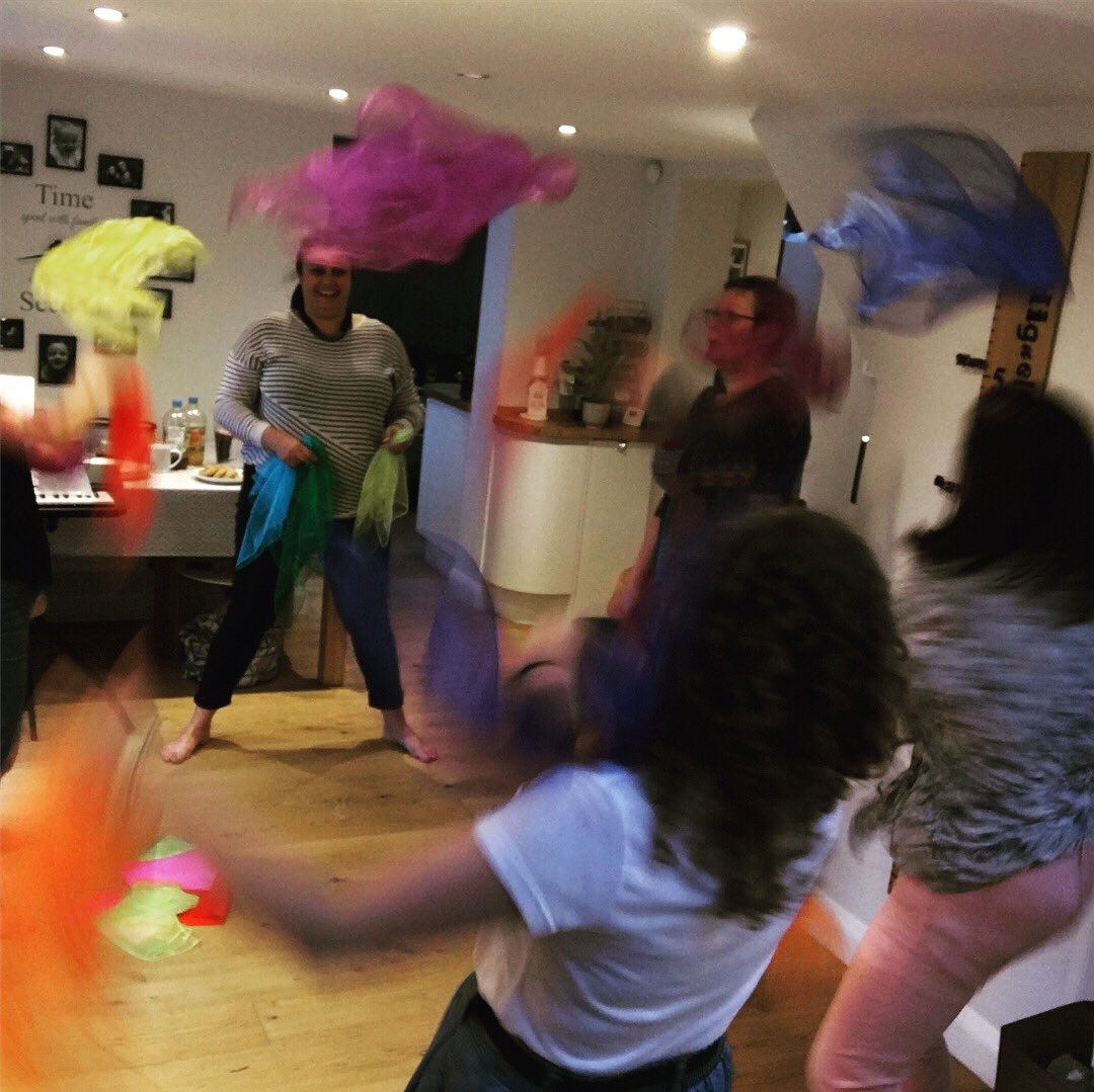 avenue_acapella's tweet photo. A different kind of warm up today... @lpriestnall35 taught us to juggle! #warmup #acapella #squad #teambuilding #thisteamisbuilt #letsrunawaytothecircus #circusskills #challengeyourself https://t.co/PK6F2HScZR