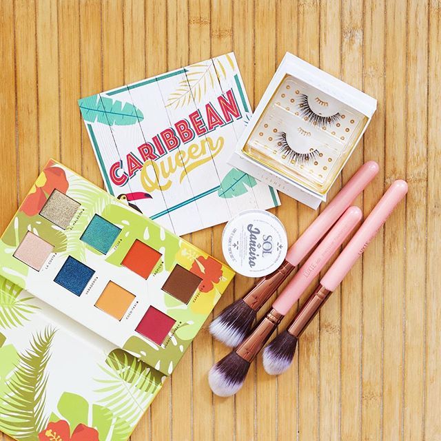 alliebarke's tweet photo. How do you guys feel about beauty subscription boxes? @boxycharmβs latest box is full of goodies that are perfect for this recent heat wave! I love this bright shadow palette and the 5 other full size products. Thanks for the fun surprise! #boxycandy https://t.co/zPw1mlWJ6F https://t.co/yxSzIrenOD