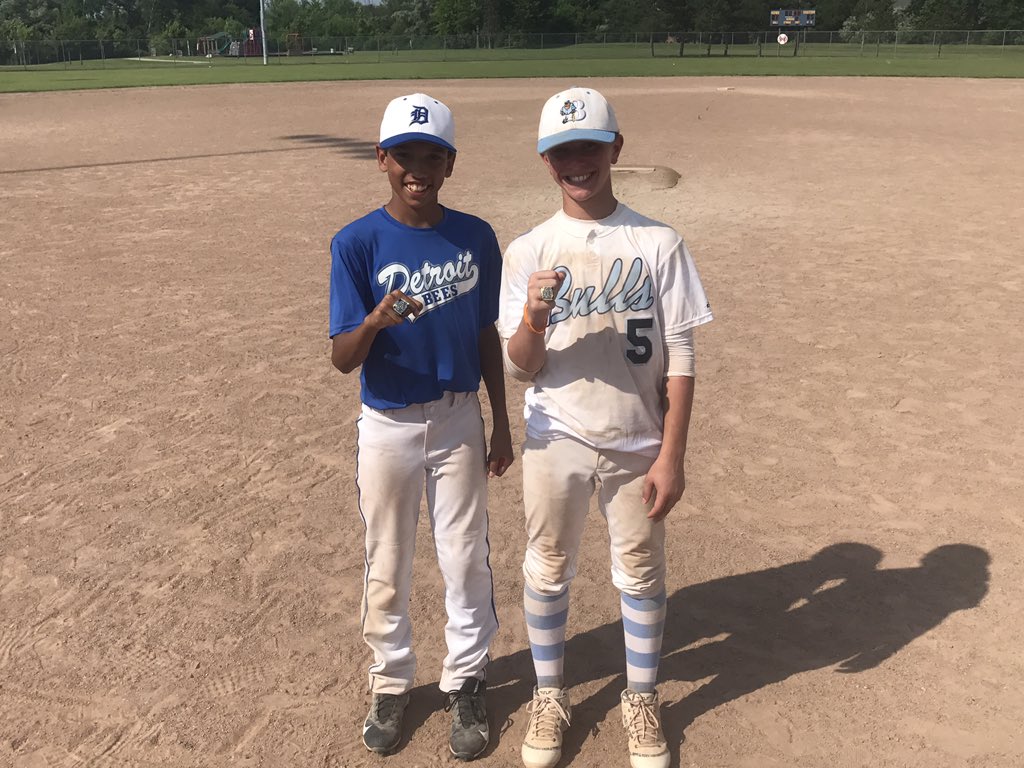 D_Scott12GoBlue's tweet photo. Congrats @glwarriorz #Hoopsters and @USSSA #StateFinalists #JordanScott12 #DetoitBees and @BradyBlakita @MichiganBulls on great weekends!! https://t.co/aK4zhqsSeL