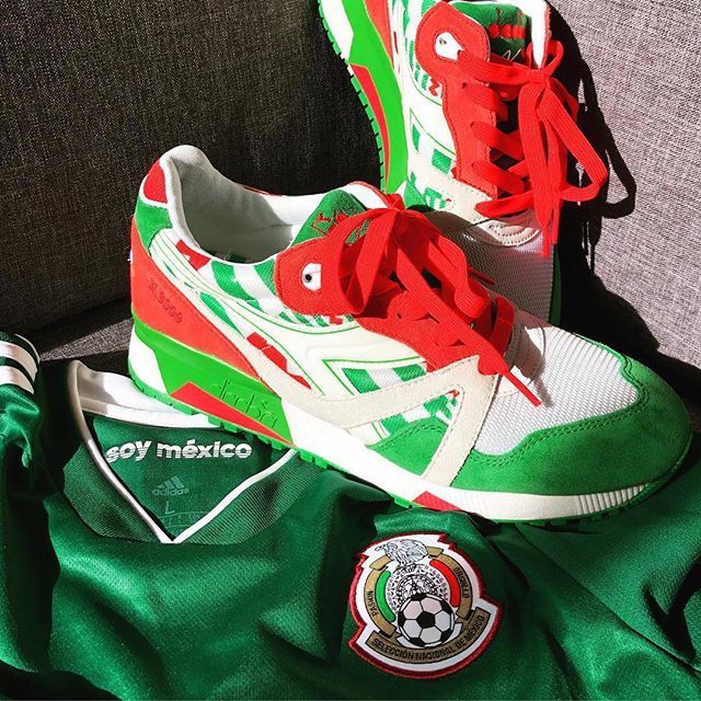 azensostore's tweet photo. 🙏🏼🔥🍾🍾#Repost @sneakerfevermx
・・・
.
🇲🇽 Viva México! 🇲🇽
📸@fabulosomar
#Mexico #soymexico https://t.co/Lj3So1qexA