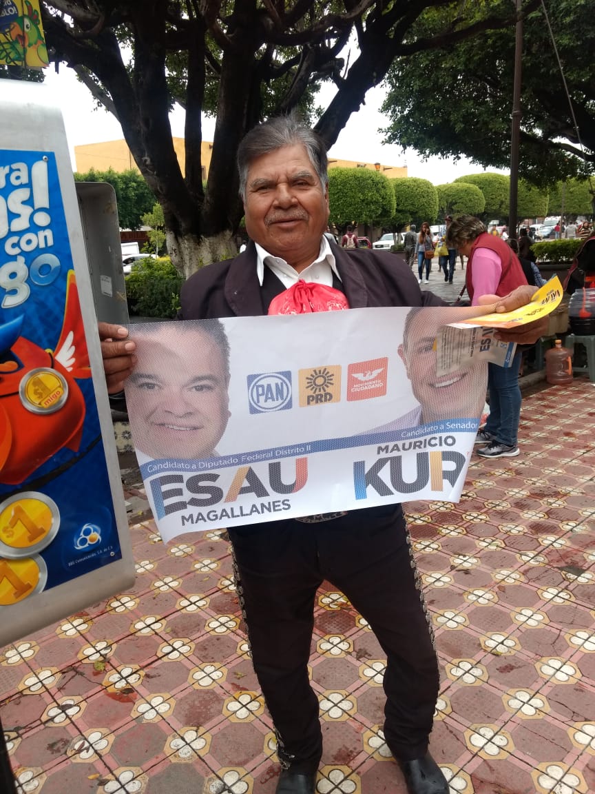 jade412la's tweet photo. Equipo #EsauMagallanes Domingo con todo! Feliz día a los Papás 🤗 #ApoyandoCJ #UnidosSJR #SanJuandelRio #HablemosDeFrente https://t.co/D6b6t5CgX4