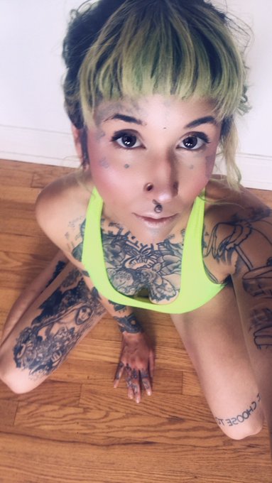 It&rsquo;s hot outside 😭 https://t.co/DtlEYskXhl<a href="/tag/20ninescene"class="tags"><span>#20ninescene</span></a>