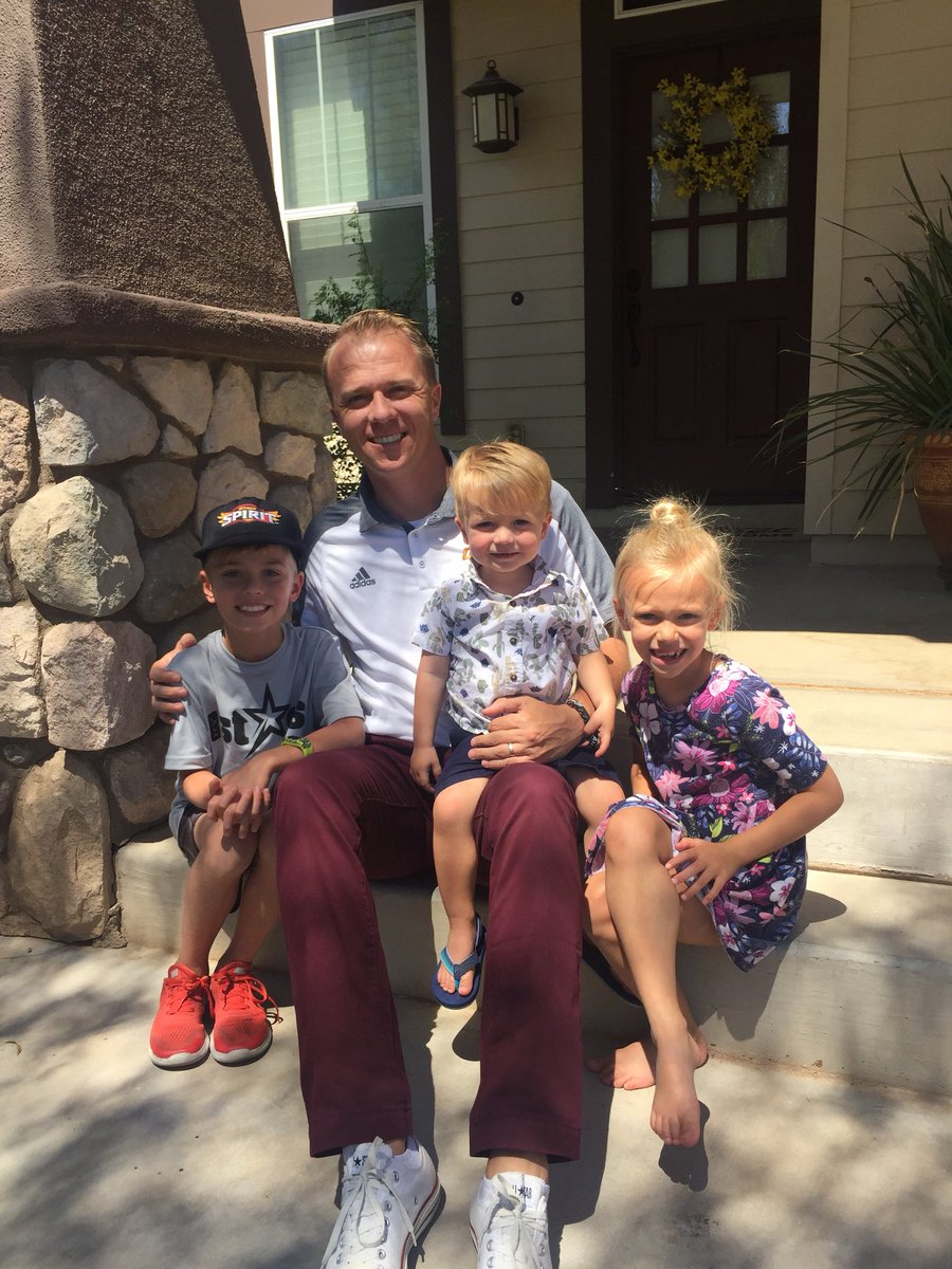JanaMKeeley's tweet photo. We are so lucky to have such a great Dad in our lives! Happy Father’s Day to our selfless, fearless leader @CoachKeeleyOUAZ ! Luckily there’s room for one more in this pic. #soontobe4kids #butnomore #forrealthistime #bestdad https://t.co/0JgZGNwe0F