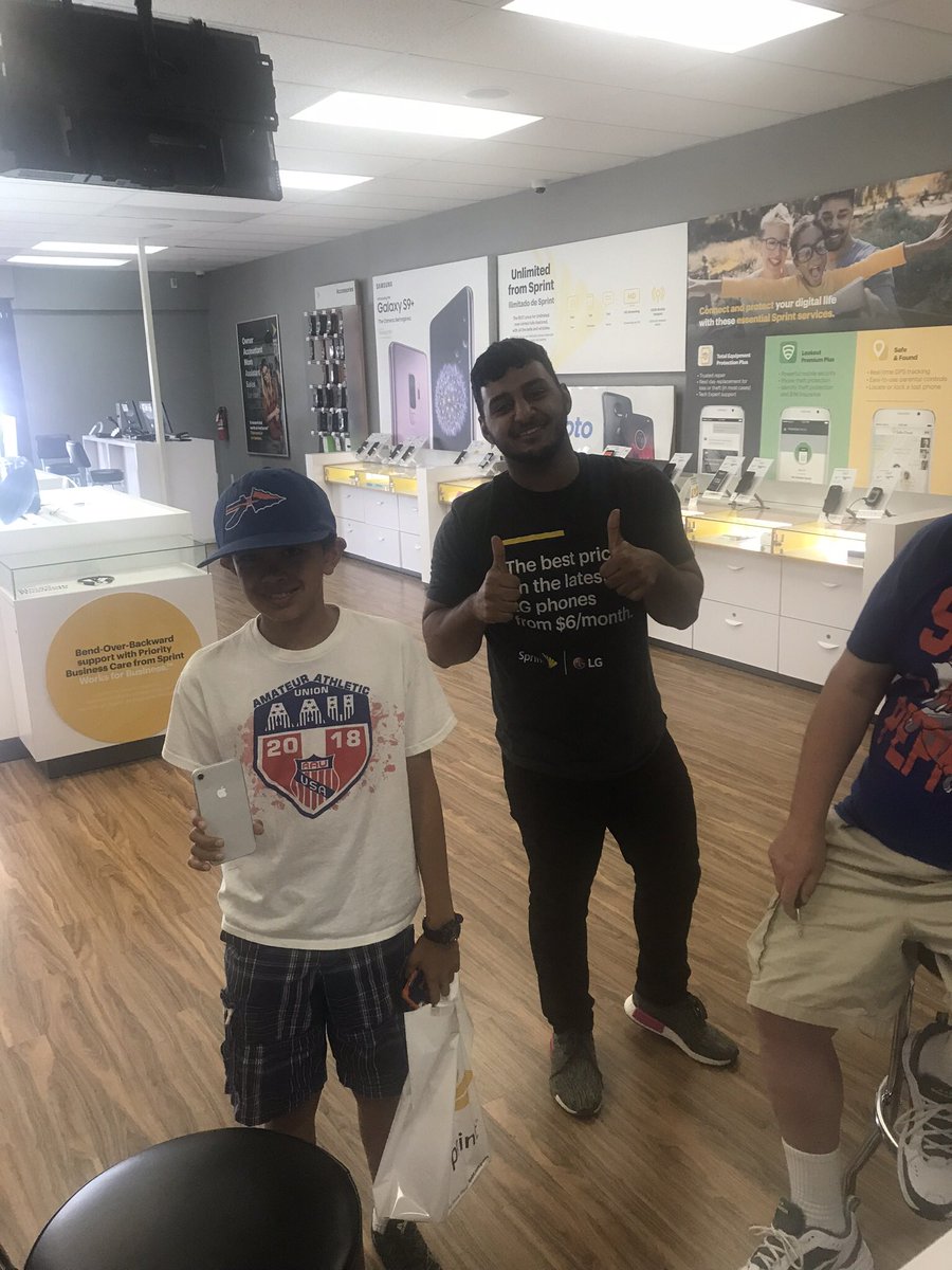 Would you look at that, another satisfied customer going home with a brand new iPhone 8📲. <a href="/KristianAllos/">Kristian Allos</a>