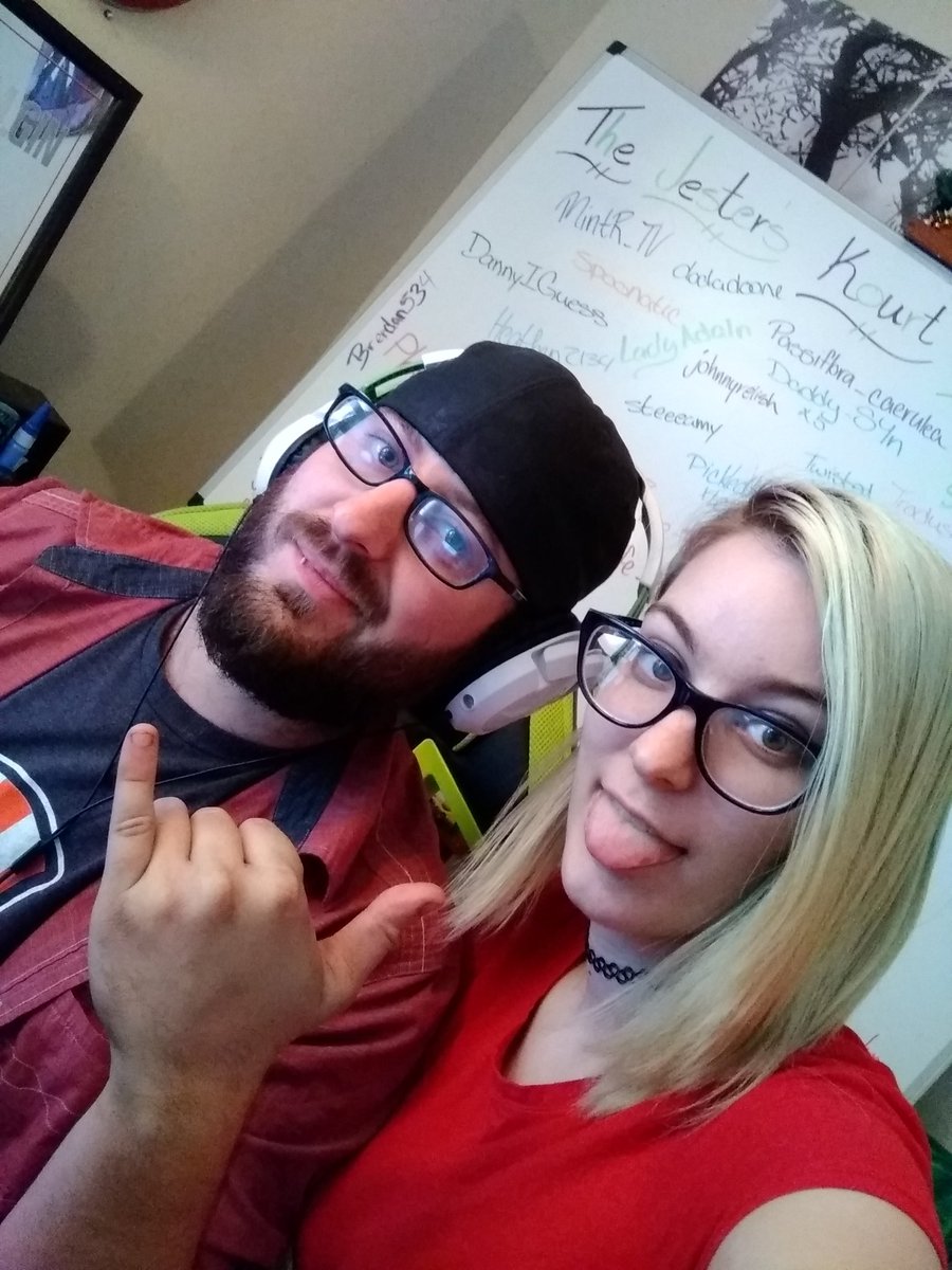 kourtsqueen's tweet photo. Come join us (me and @KourtJester5313) for our first podcast talk show with the greatness that is The FrotoMadness. https://t.co/5y14427epV #TWITCH #SupportSmallStreamers #Twitch #supportsmallerstreams #FathersDay #TwitchStreamers #SmallStreamer https://t.co/6OFAUiv3yw