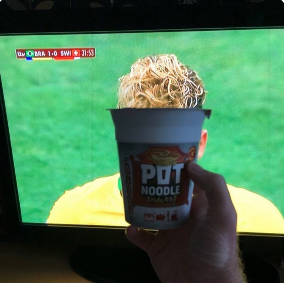 beau_fou's tweet photo. That hair thou #BRASUI #Naymar https://t.co/Laz1Yjc6eI