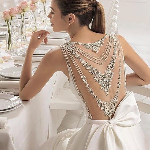 BrideMinded's tweet photo. #anna_paris_chic #designer @rosa_clara #fashionista #classy #amazing #amazingback #beadeddetail #bridalstatement #bridalelegance #bridalinspiration @anna_paris_chic https://t.co/KJd6gnnUjK https://t.co/syn8a2bY70