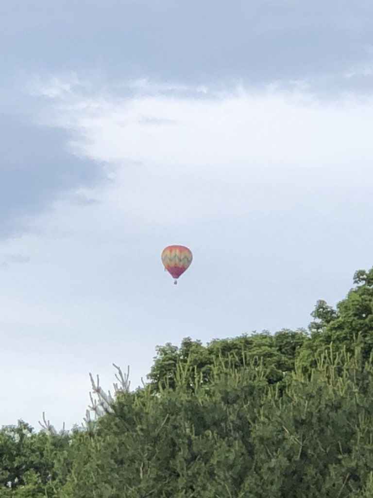 TheWackyReport's tweet image. From the comfort of the back porch quenchee hot air balloon festival the longest running in us #quechee
#vermont