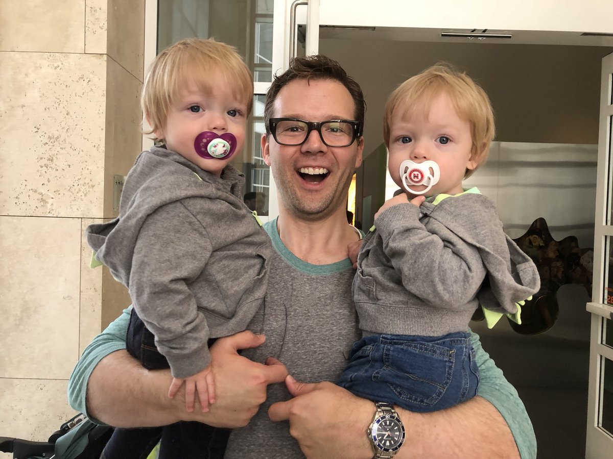 WatchTheBreaks's tweet photo. Youngest brother is TALLER THAN ME! & my wife is just as beautiful in parenthood as she was when we 1st met 20 years ago. Hope your #FathersDay was as happy and blessed as mine was! #MyDayInLA #GettyInspires https://t.co/TZdhMRdw0D