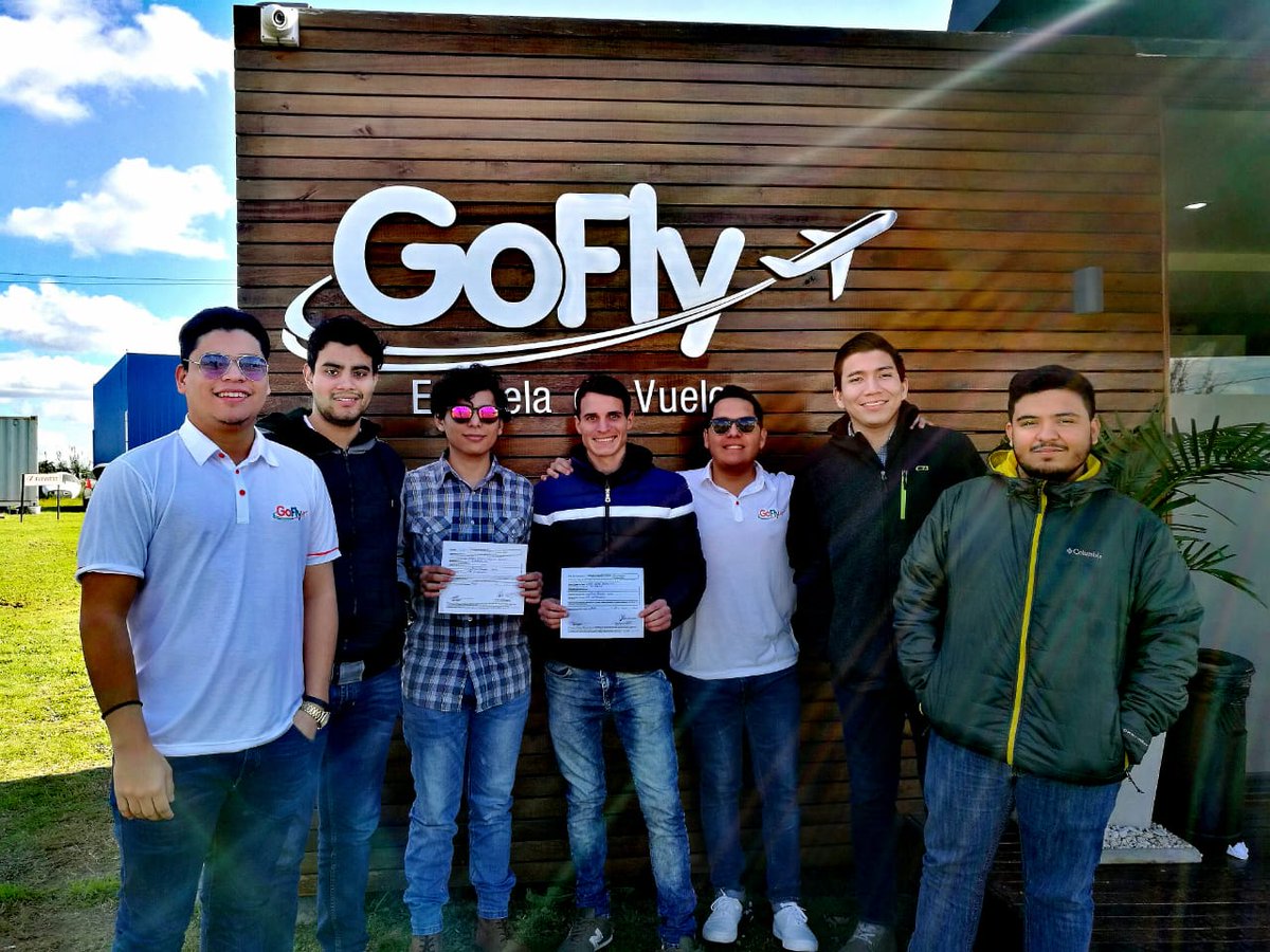 GoFlyArg's tweet photo. Felicitamos a @araniva.98 y @borettini por rendir su licencia de piloto privado!! Gracias por confiar en GoFlyarg🛫🌎 #pilot #gopro #picoftheday #flightschool #followyourdreams #privatepilot #comercialpilot #goflyarg #cessna  Vos que esperas? #Yovueloengofly https://t.co/naUg3tBWuy
