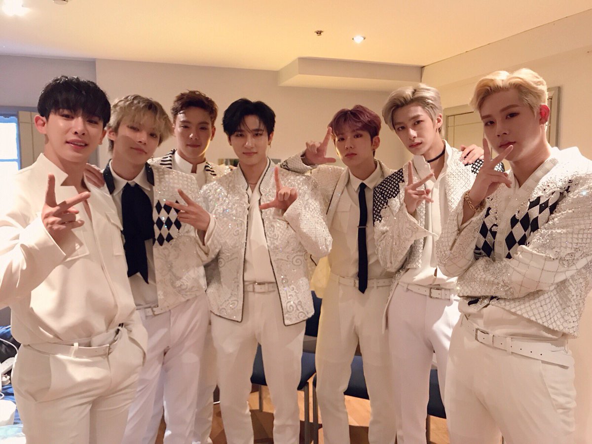 OfficialMONSTAX's tweet photo. [#MONSTA_X]
2018 #MONSTAX WORLD TOUR 
<#THE_CONNECT> IN #LONDON 🇬🇧

#몬스타엑스월드투어 #런던
#MX_2ND_WORLDTOUR https://t.co/k7w8JabacX