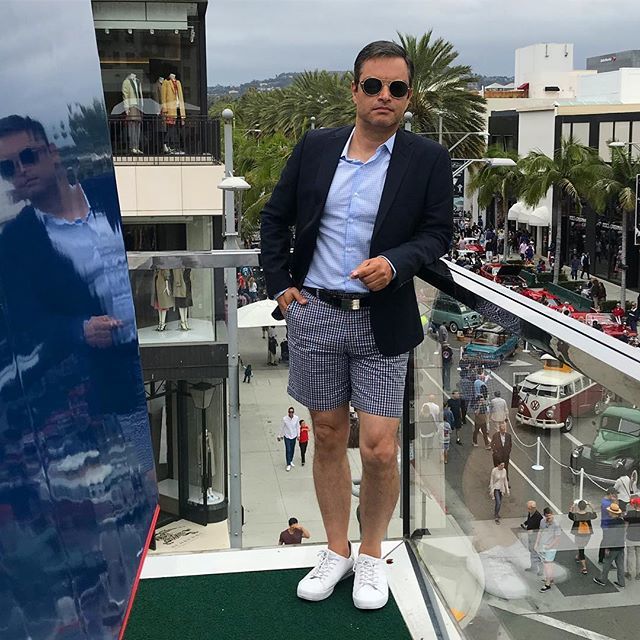At the 25th Concours D’Elegance #OnlyOnRodeo #LVBeverlyHills rooftop with @RossanaVanoni.

pc: @RossanaVanoni .
.
.
.
.
. #douglaslagos #BenSherman #LGR #lablogger #labloggers #multicultural #latino #carblogger #concoursdelegance #mensfashion #mensfashionpost #mensfashionblo…