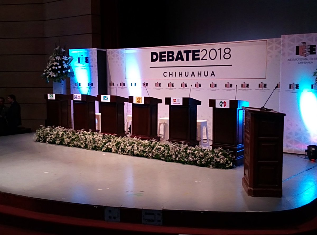 MarckAlx's tweet photo. A tiempo y listos para presenciar el #Debate2018 #IEE entre candidatxs a presidencia municipal de Chihuahua. #HIRAMD17 #FABIAN17 #PorTiHacemosHistoria #TodxsConTiscareño https://t.co/9RkHbENh8Q