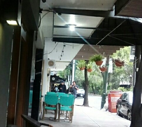 LizPalmaD12's tweet photo. Los Dueños del wallas, el mérito del mar y la tequileria de Av Tamaulipas no 45, 55 y 47 respectivamente contratan valet parking son dueños de la vía pública. Cobra 80 pesos  @UCS_CDMX @miguelangelmv16 @rogoval @estrella_gus @OVIALCDMX @5antaMerlina @MaEugeniaherna6 https://t.co/4f2nN0xzpI