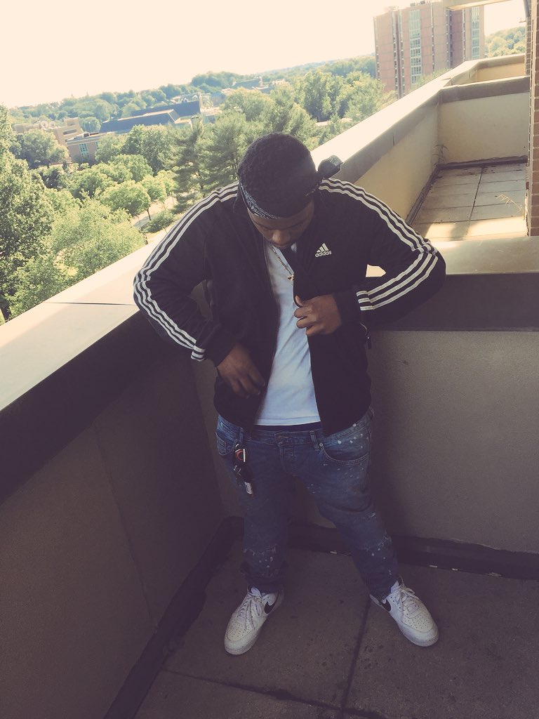 YKMG_LEEK's tweet photo. Neva Gave a fuck Yeah boy u no Wassup ✨😈 https://t.co/WEMG8g57nZ