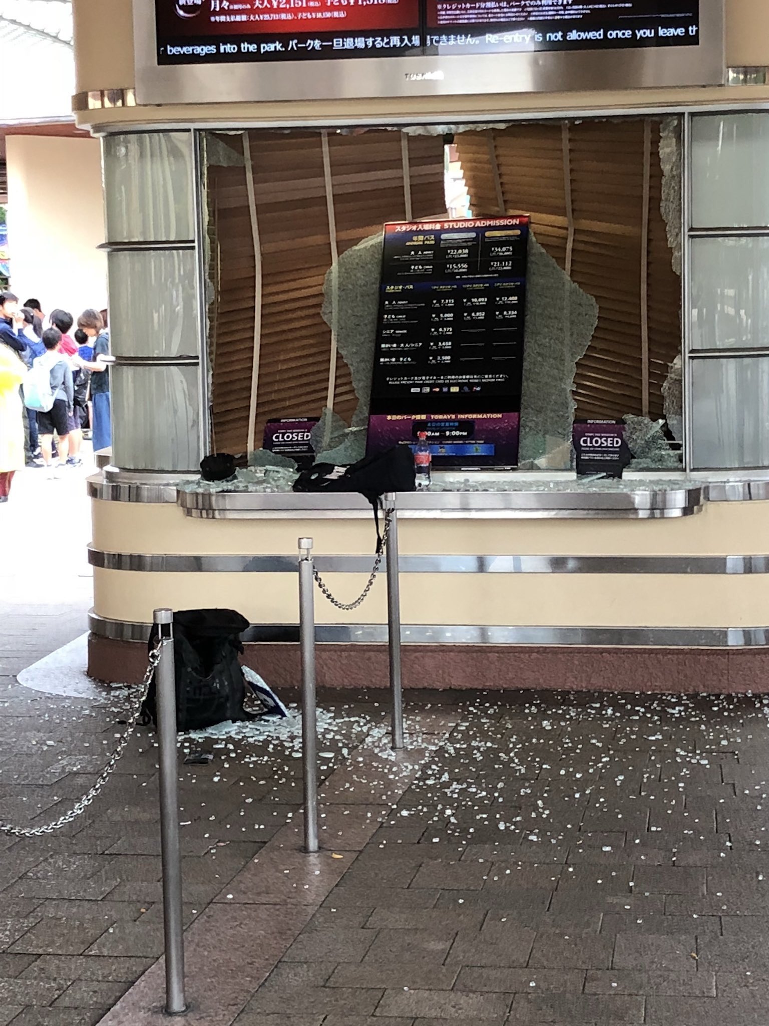 O Xrhsths Gap Sto Twitter こちらがusjのチケット売り場だそうです 被害がものがってたますね Usj 地震 気をつけてください O Xrhsths Gap Sto Twitter こちらがusjのチケット売り場だそうです 被害がものがってたますね Usj 地震 気をつけてください