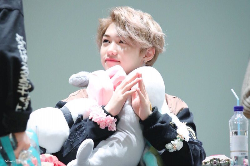 Привычки стрей кидс. Felix Stray Kids 2022