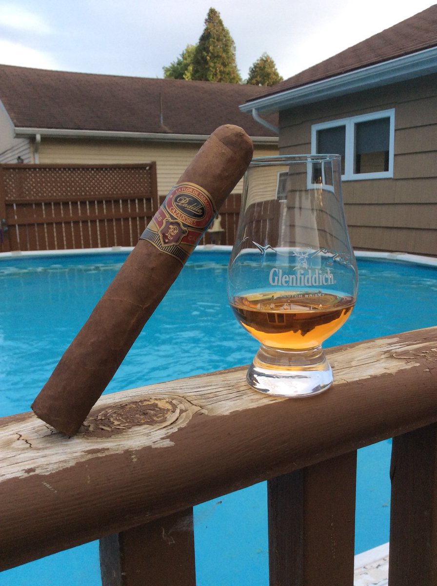 jeffncherie's tweet photo. And now for a #fathersday treat. Bourbon and a @PADILLACIGARS #treatedlikeaking #lifeisgood https://t.co/9fQb3D8FNA