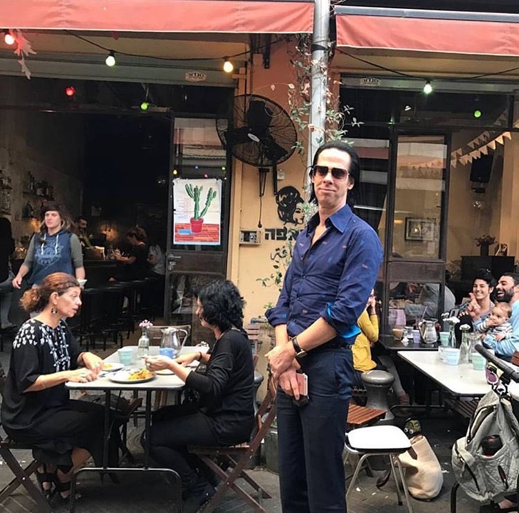 cavethings's tweet image. nick cave waiting for his mom to take a photo awkwardly for facebook