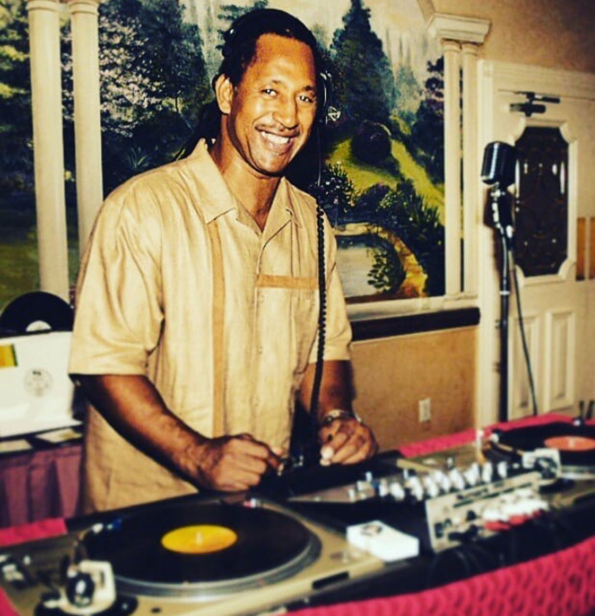TheOGLegacy's tweet image. It’s only right we recognize DJ Kool Herc on Fathers Day.
#OGLegacy #djkoolherc #koolherc #kooldjherc #herculoids #70shiphop #hiphopgod #hiphopicon #fatherofhiphop #fathersday #hiphoplegend #hiphoppioneer #1520sedgwickave #1520sedgwickavenue #hiphop