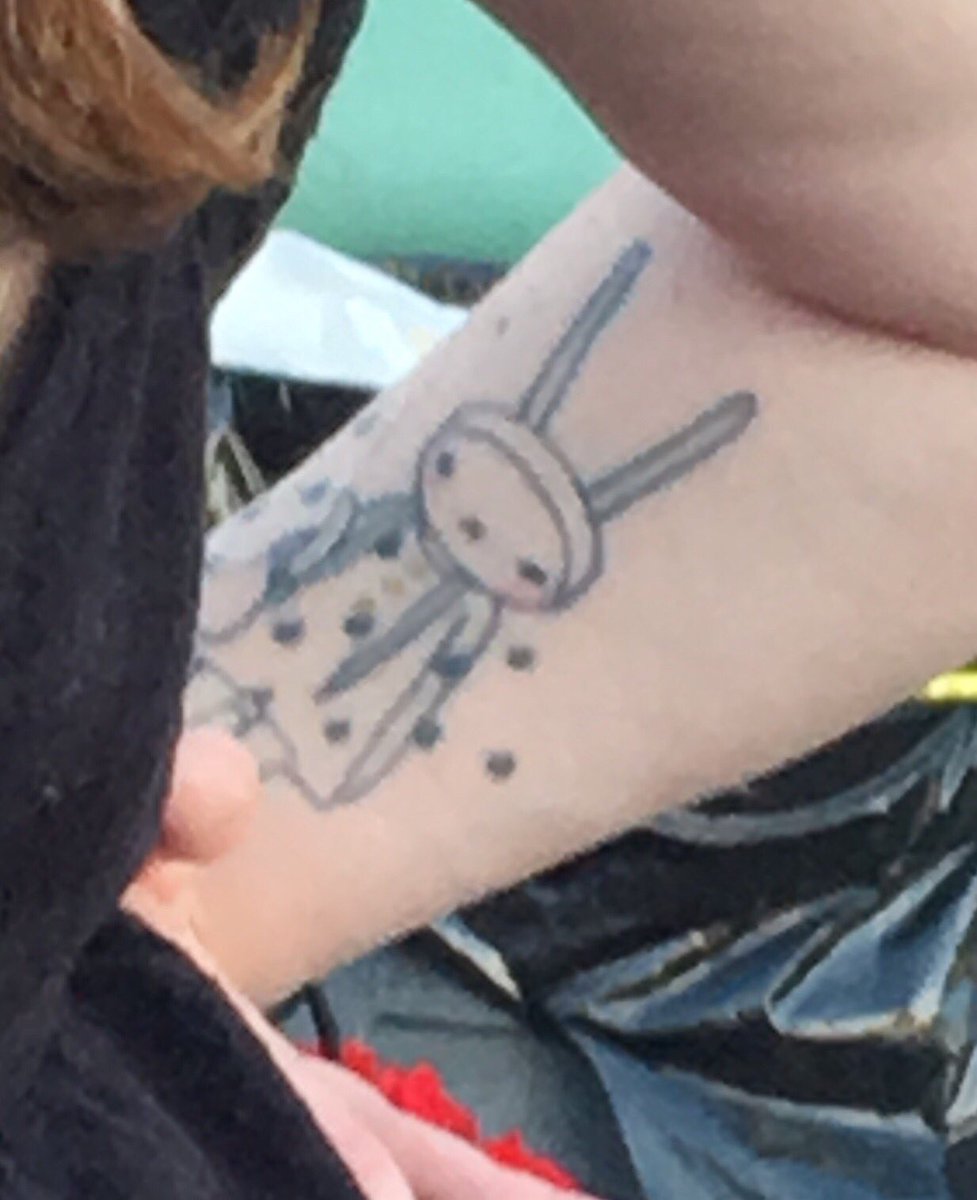 <a href="/fifilapin/">Fifi Lapin</a> just saw a girl with this tattoo.