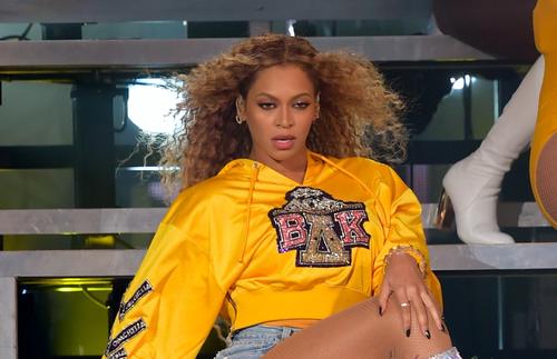 westshype's tweet photo. Beyoncé Donates Butterfly Ring From Jay-Z To Museum - https://t.co/IRK9B8QJVp https://t.co/vVOxiJMbC7