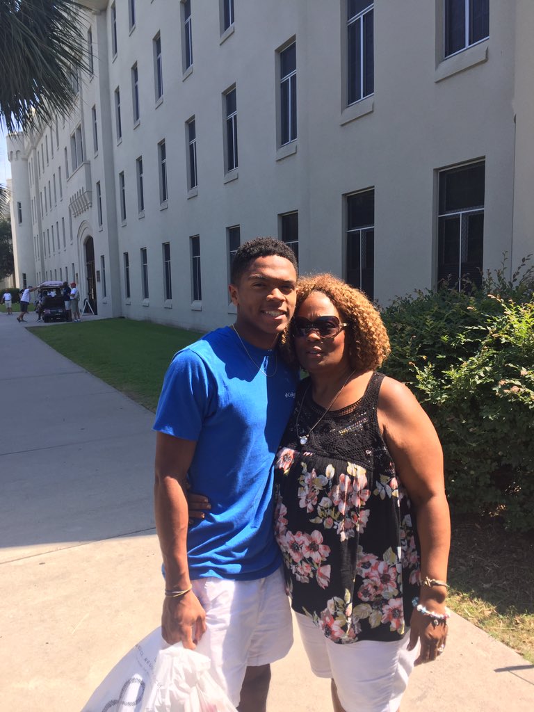 Adamsc1204's tweet photo. Drop off day!Citadel Football 🏈#jaylanadams #thecitadelfootball #firethecannon https://t.co/NJRyxFsQ7i