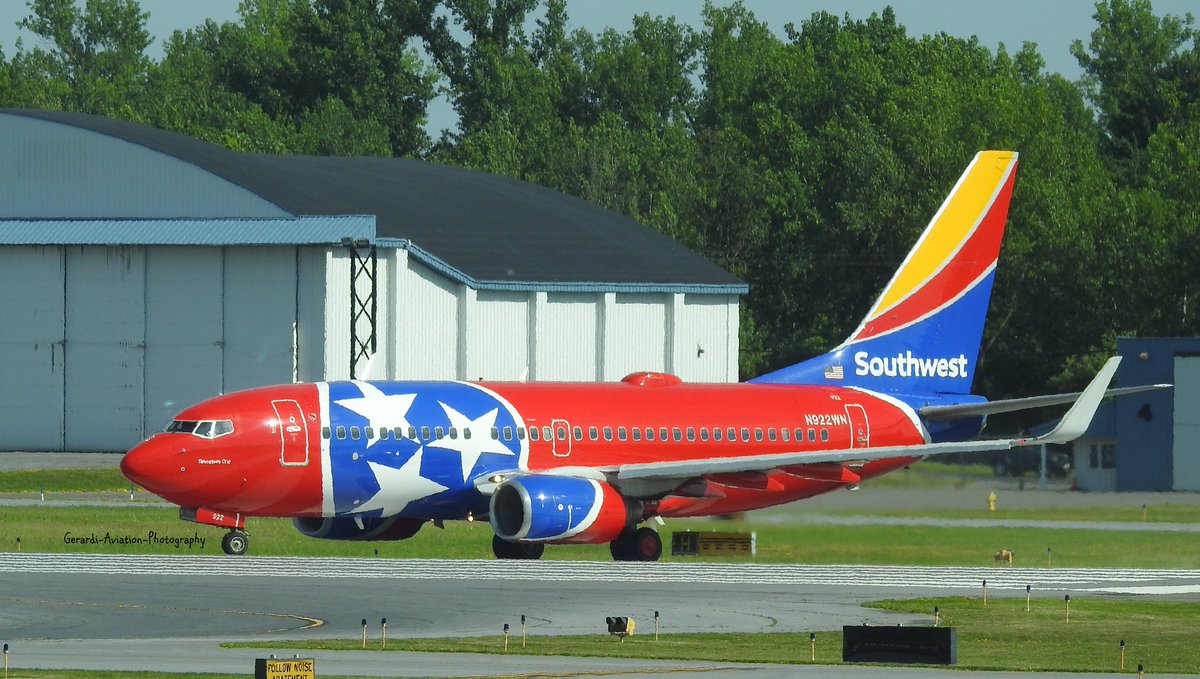 GerardiAviation's tweet photo. Today 6/17/18 saw @SouthwestAir @Boeing 737-700 in #TennesseeOne #special #livery @SyracuseAirport before departing to @BWI_Airport ,#N922WN https://t.co/jy03xJtAbj