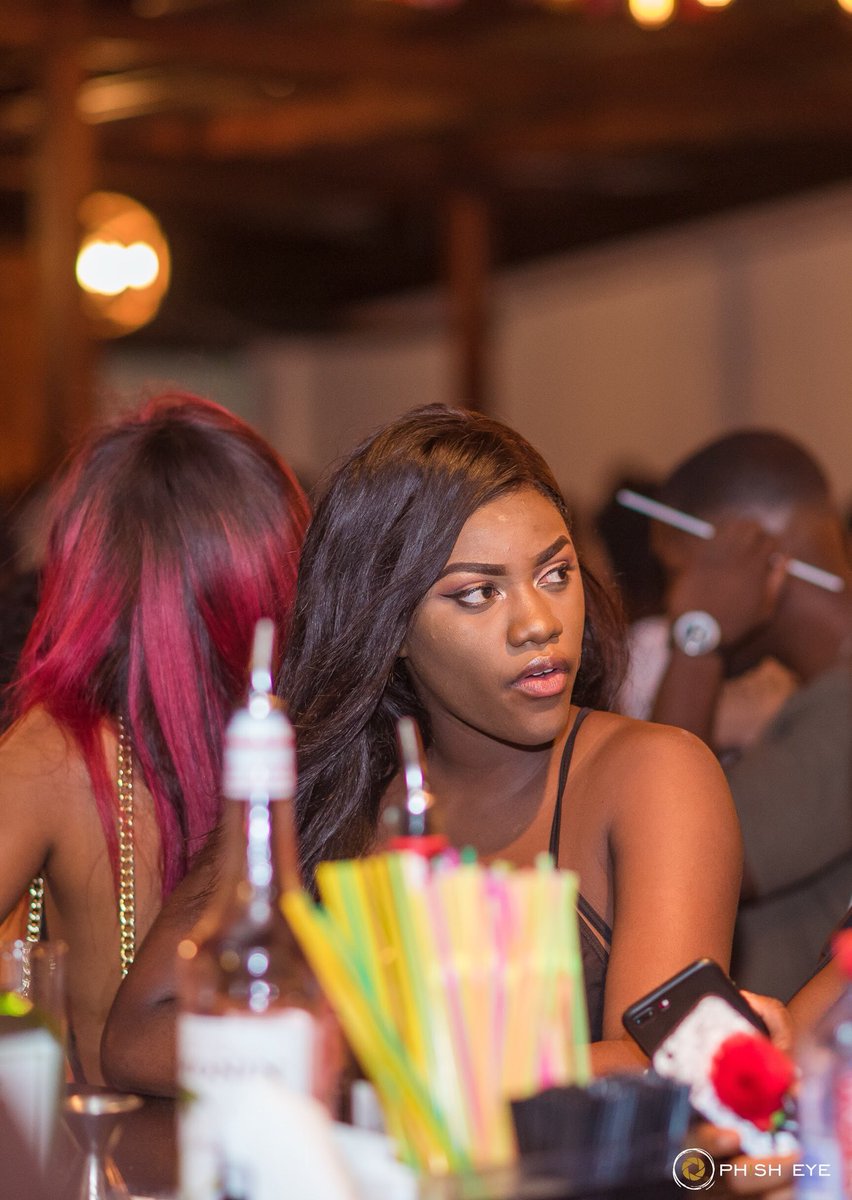 Bloombargh's tweet photo. Such a beauty! Please tag her. #BloomNights https://t.co/JJdAMrx77T