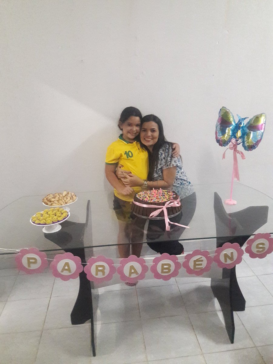 mariagabicarlos's tweet photo. Maria 🎀
O bolo que eu fizzzzzz!
#meus20 https://t.co/MsDoLH8sHm