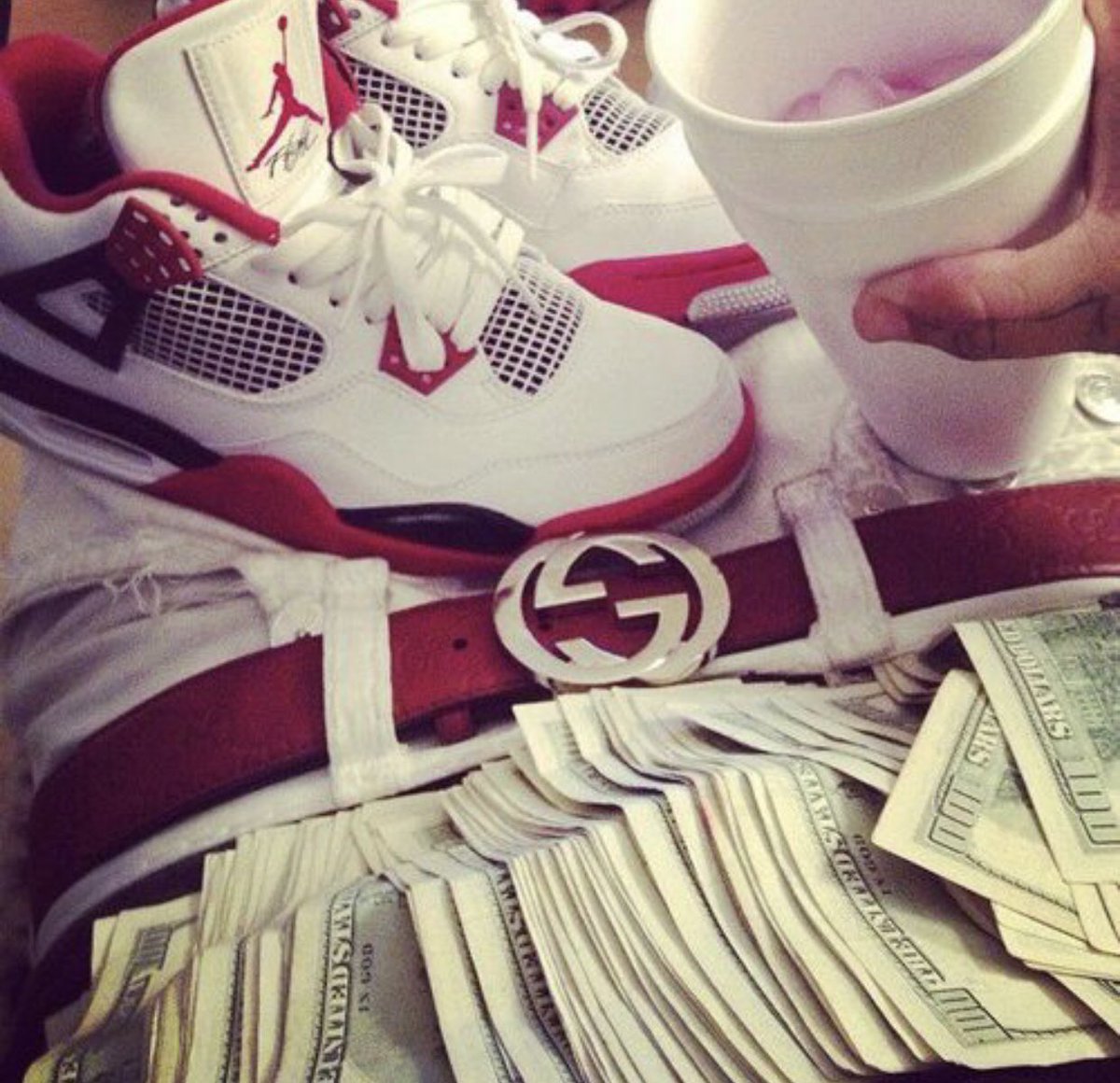 RichLifeBlue's tweet photo. Money, lean, gucci, and jordans 🙏🏻👌🏼💵🔥💯💦💎. #dreams #goodvibes #goodtimes #shoes #belts #lean #money #rich #life #motivation #oneday #relatable #same #weed #litposts #poststhatmakemyday https://t.co/oITiqenAWI